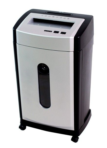 

Шредер Office Kit S215, секретность 3/P-4 - 4 мм x 4 см, объем 28 л, кол-во листов до 20 шт., скрепки, скобы, карты, CD (OK0444S215), S215