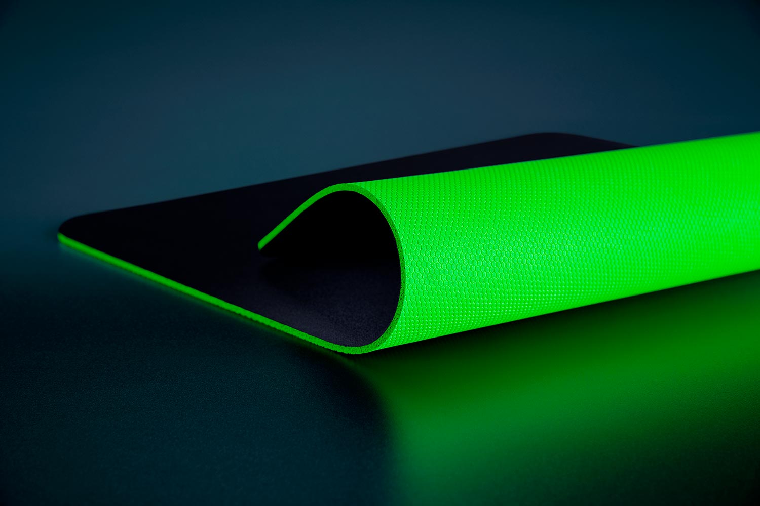 

Коврик для мыши Razer Gigantus V2 Large, игровой, 400x450x4мм, черный/зеленый (RZ02-03330300-R3M1), Gigantus V2 Large