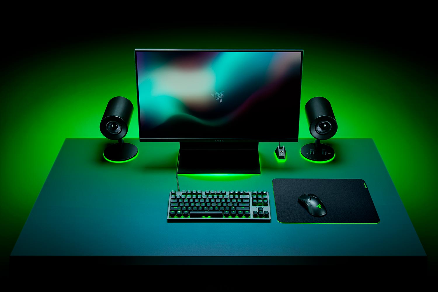 Коврик для мыши Razer Gigantus V2 Medium, игровой, 360x275x3мм, черный/зеленый (RZ02-03330200-R3M1)