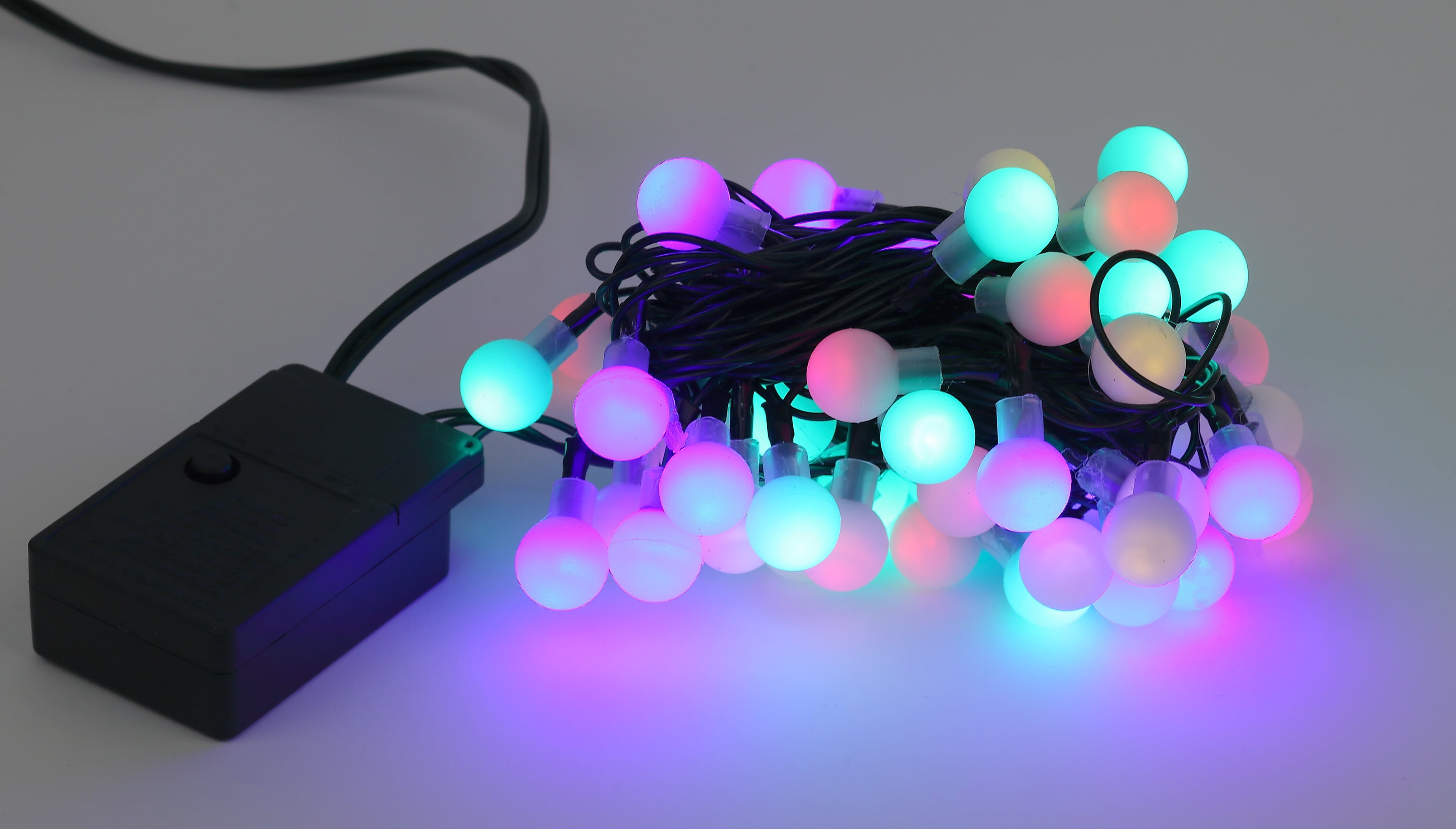 

Гирлянда ЭРА ENIN - 15BM светодиодная нить, ламп: 50шт., 5м, режимов: 8, RGB (Б0047967), ENIN - 15BM