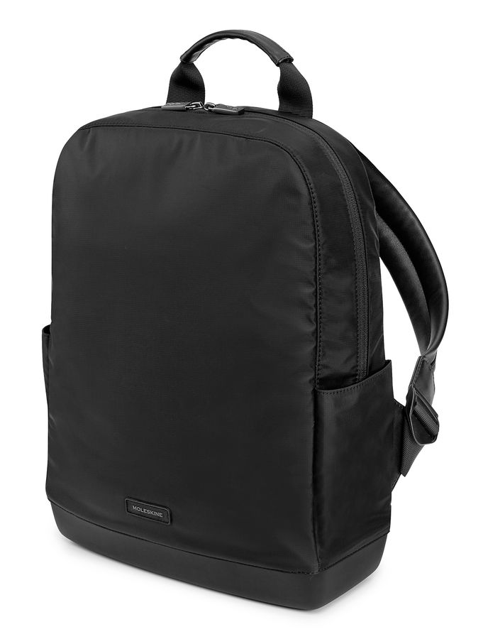 133 Рюкзак Moleskine THE BACKPACK RIPSTOP черный ET93RCCBKBK 27500₽