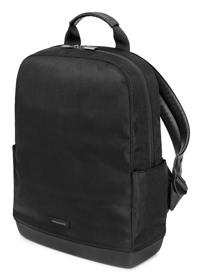 15 Рюкзак Moleskine THE BACKPACK TECHNICAL WEAVE черный ET92CCBKBK 25800₽