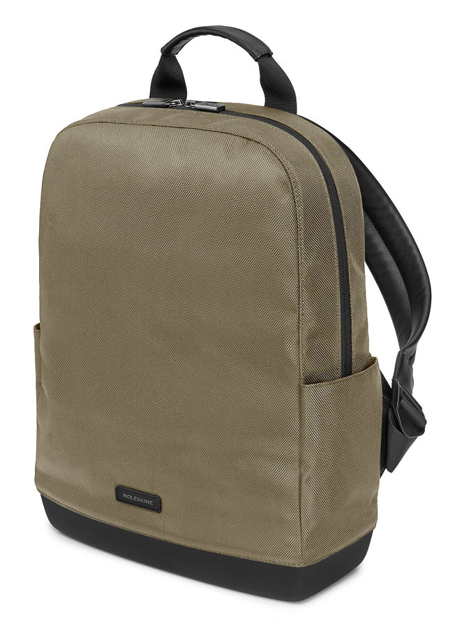 15 Рюкзак Moleskine THE BACKPACK TECHNICAL WEAVE зеленый можжевельник ET92CCBKK39 27300₽