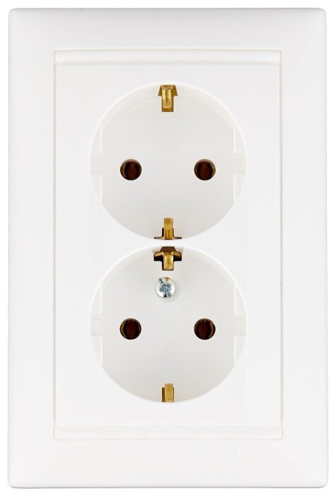 

Розетка Legrand Valena, скрытый монтаж, 2-х постовая/модулей: 2, с з/к, 16A, в сборе, IP20, белый (774400)