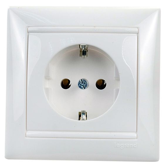 

Розетка Legrand Valena, скрытый монтаж, однопостовая, с з/к, 16A, в сборе, IP20, белый (774423)