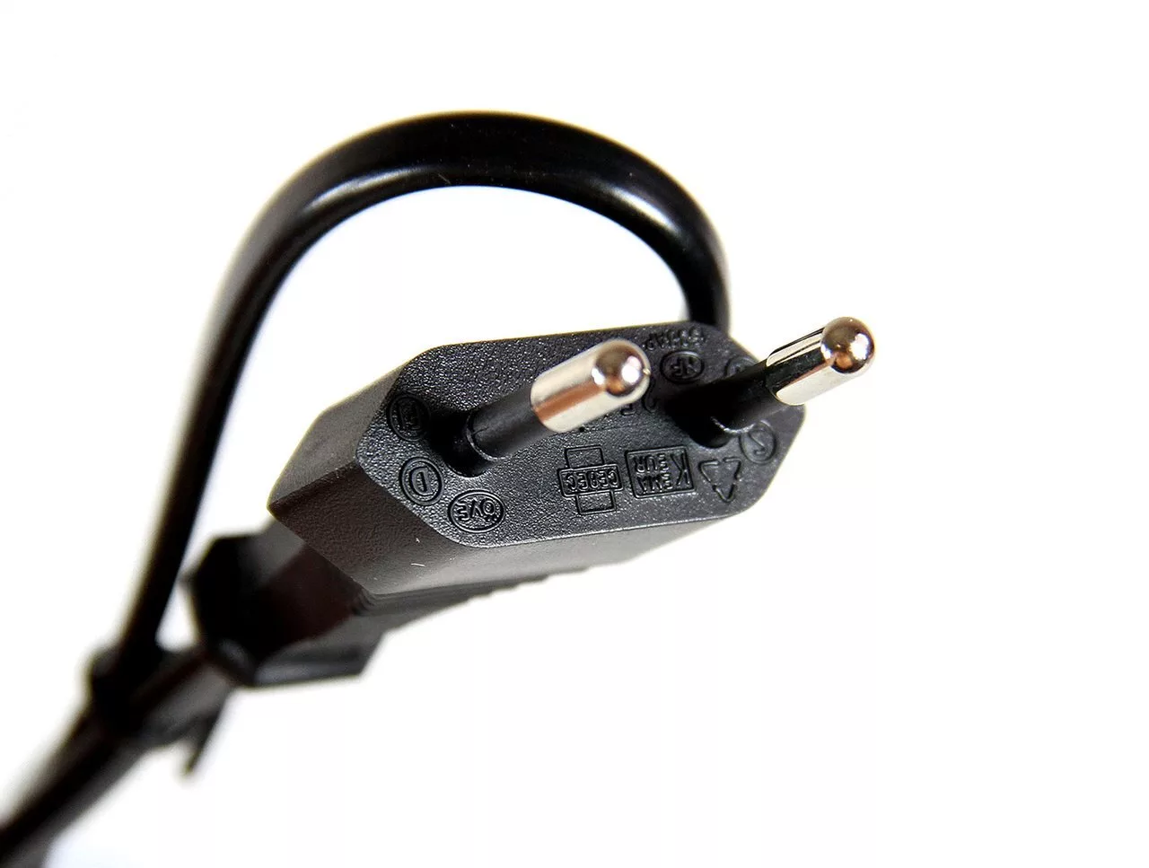 

Кабель питания IEC-320-C7-Europlug (M), 220В, 1.8м, черный Telecom (TP228-1.8-B)