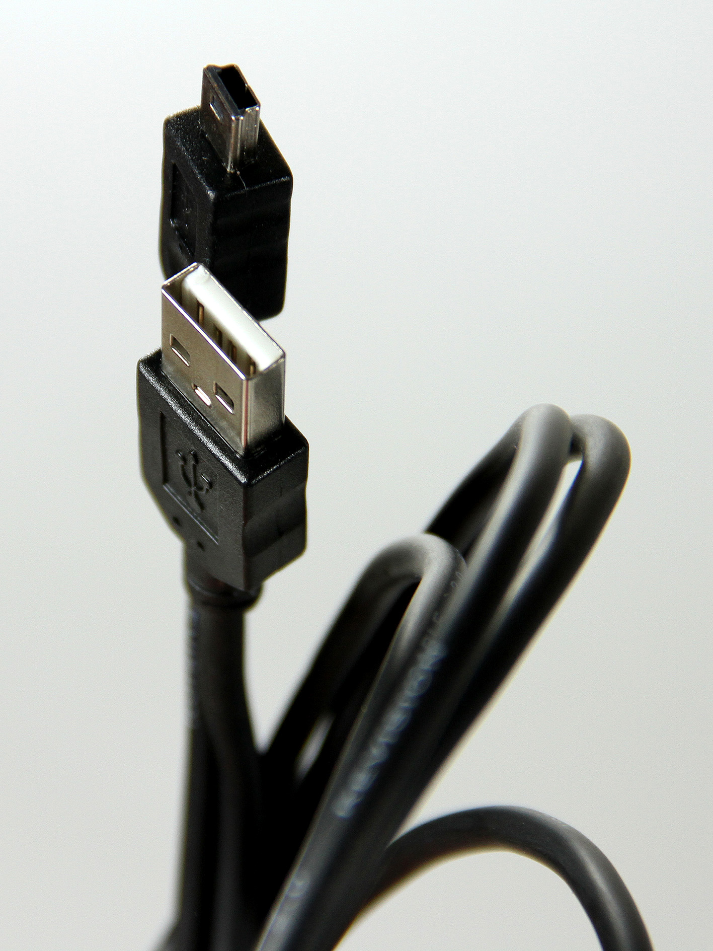 

Кабель USB 2.0(Am)-Mini USB 2.0(Bm), 1м, черный Telecom (TC6911BK-1.0M)