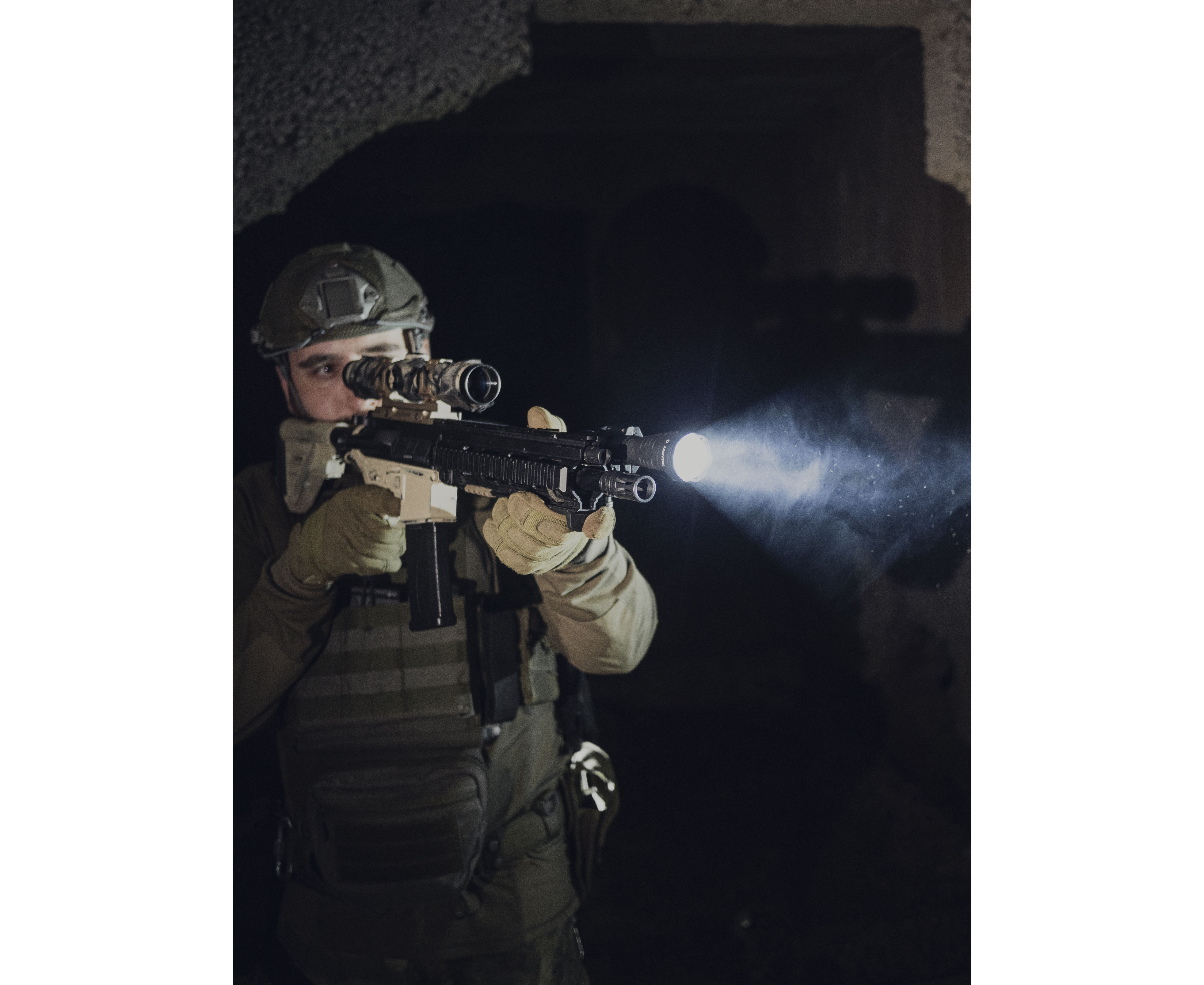 

Фонарь тактический Armytek Predator Pro (F07301W) 1400 лм 6 режимов, Черный/белый, Predator Pro
