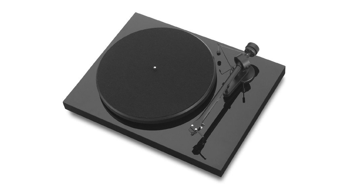 Проигрыватель винила PRO-JECT DEBUT III DC BLACK OM5e