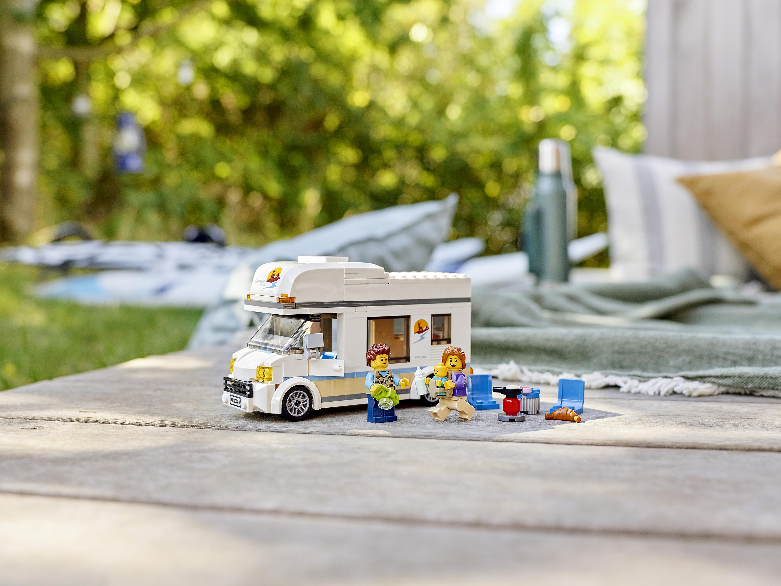 Конструктор LEGO City Great Vehicles Holiday Camper Van, деталей: 190,  1166756 купить в Барнауле в интернет-магазине e2e4