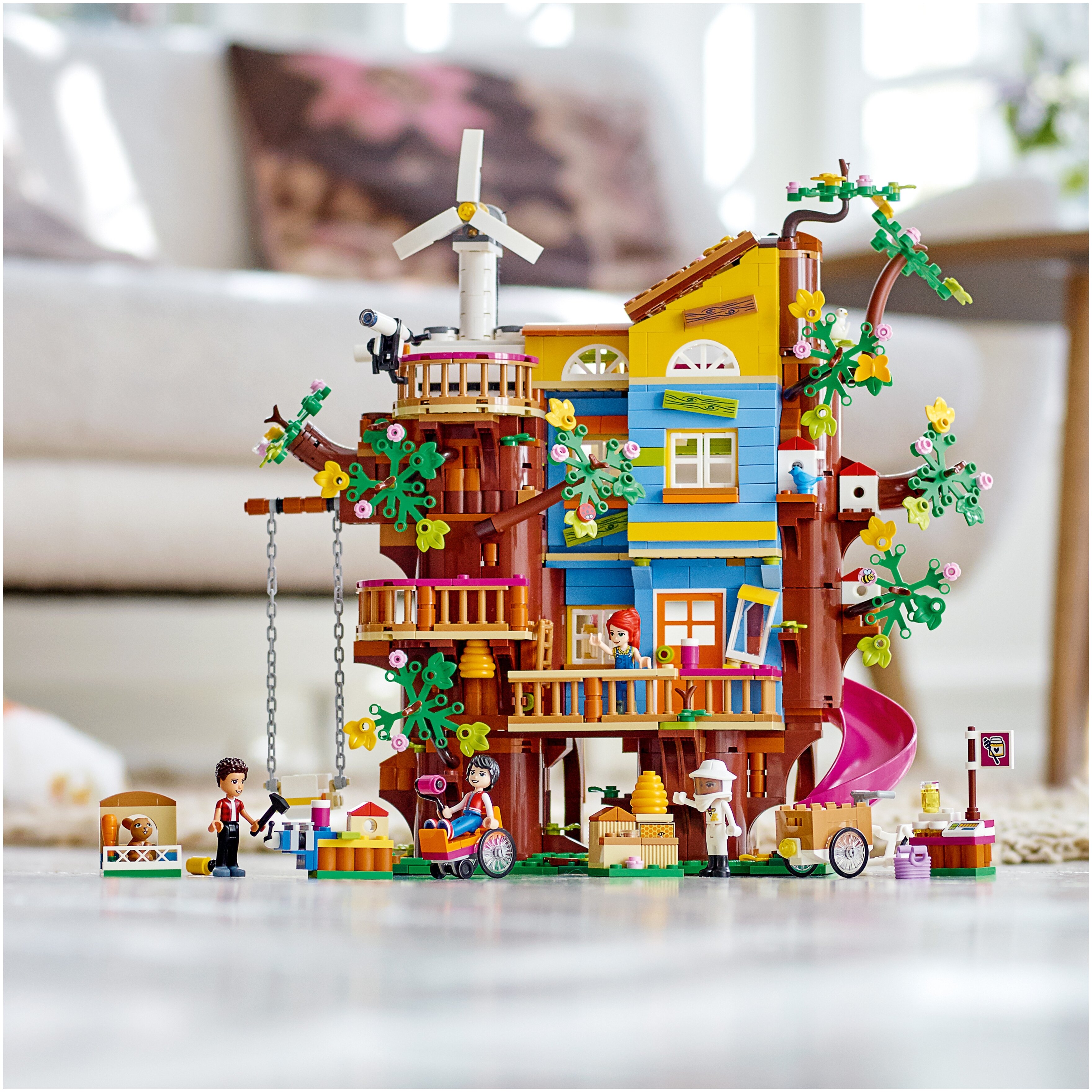 Конструктор LEGO Friends Дом друзей на дереве, деталей: 1114, 1166910  купить в Бийске в интернет-магазине e2e4