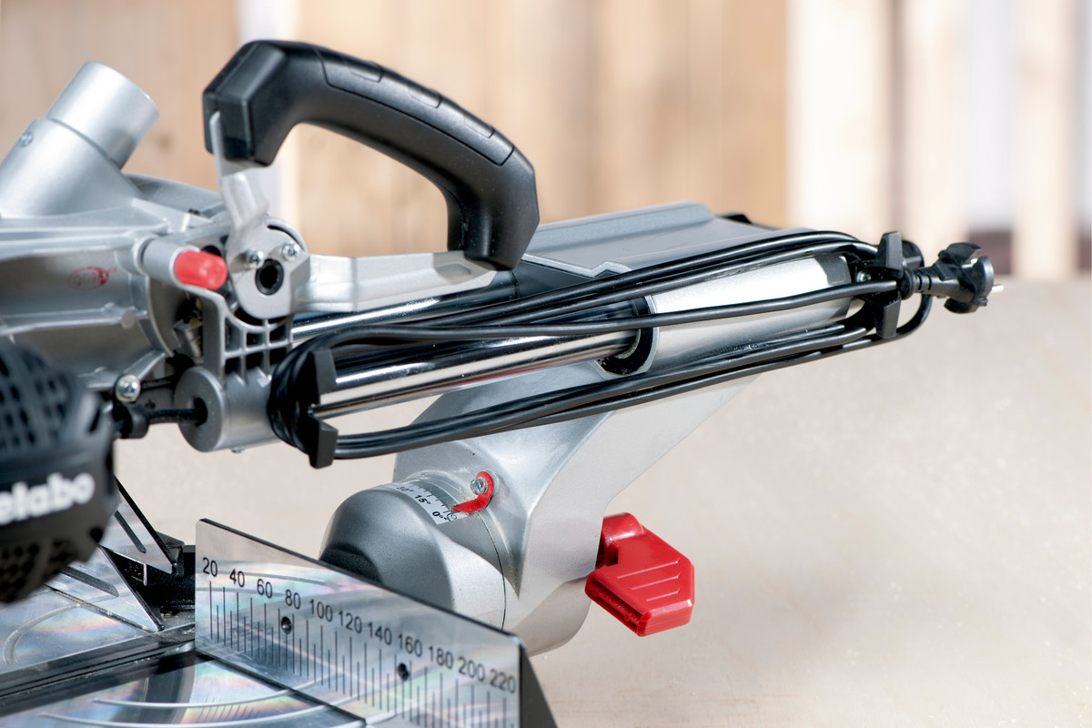 Торцовочная пила Metabo KGS 216 M SET, диаметр диска 21.6 см