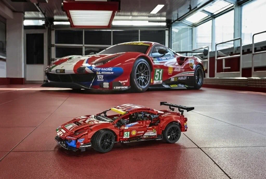 LEGO Ferrari 488 GTE AF Corse 51