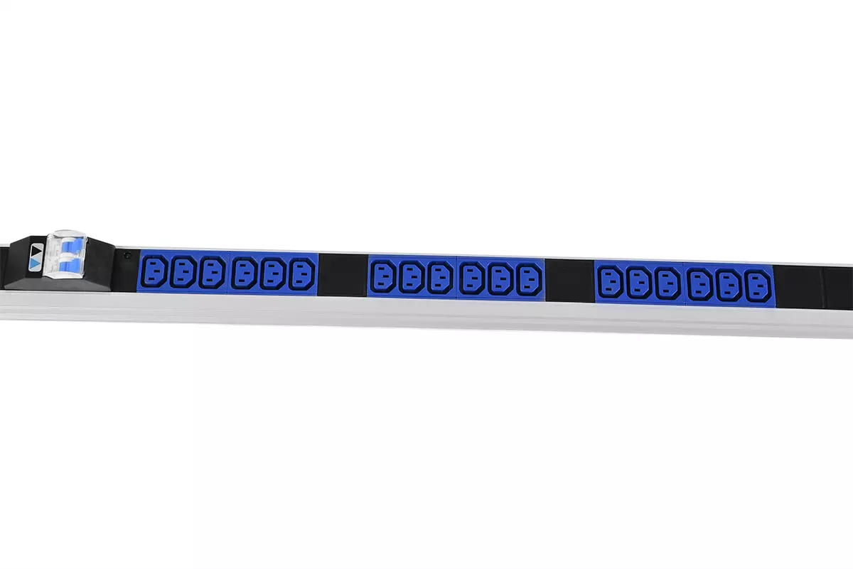 

Блок розеток (PDU) Rem R-32-36C13-A-I-1420-3-2P, 1U, кол-во розеток:36 (36xC13), 32А, черный, кабель питания 3 м (30112227622), R-32-36C13-A-I-1420-3-2P