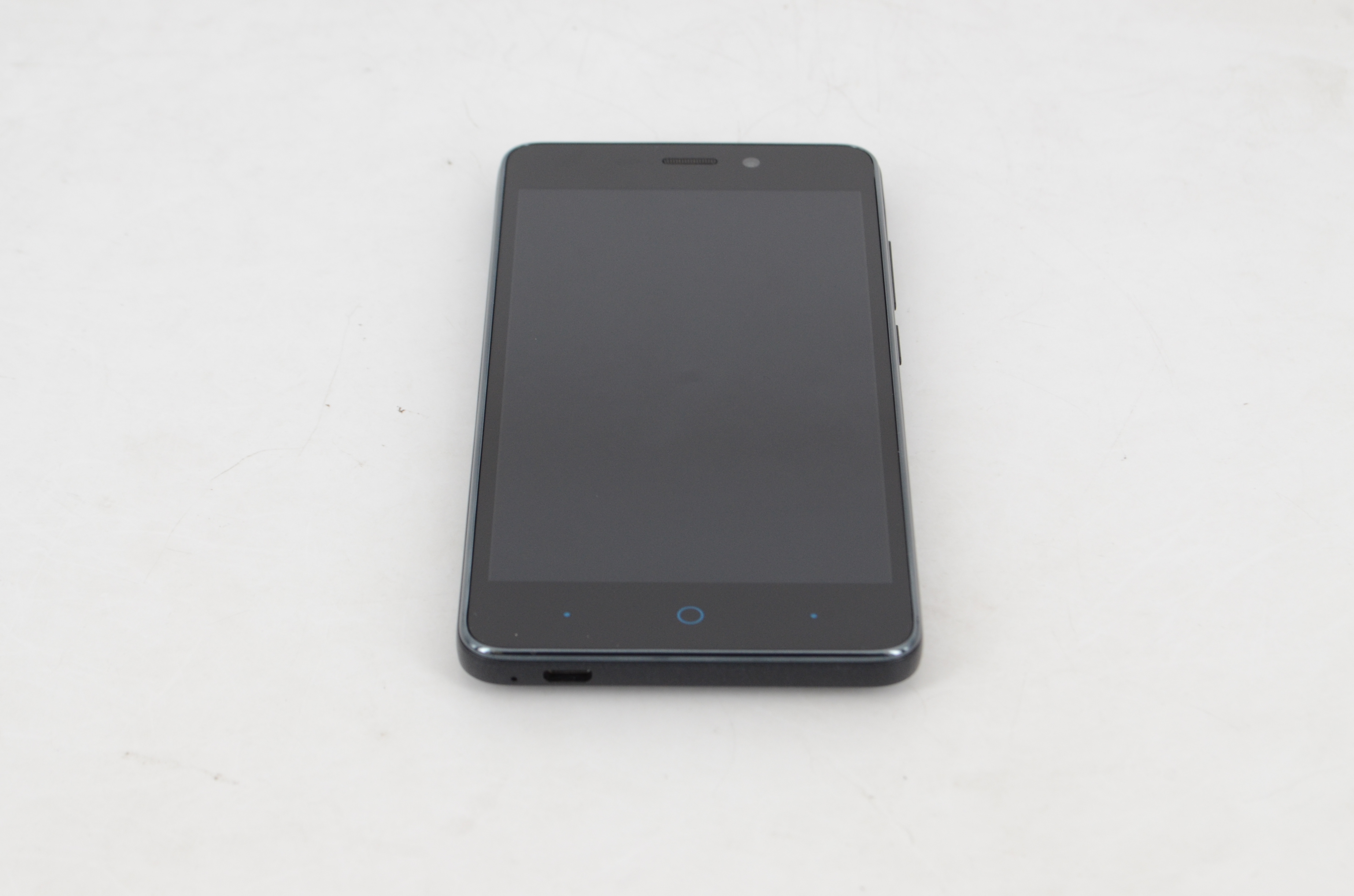 Смартфон ZTE Blade X3, черный б/у, после ремонта (замена материнской  платы), без существенных следов эксплуатации, полный комплект, 528510 купить  в Барнауле в интернет-магазине e2e4