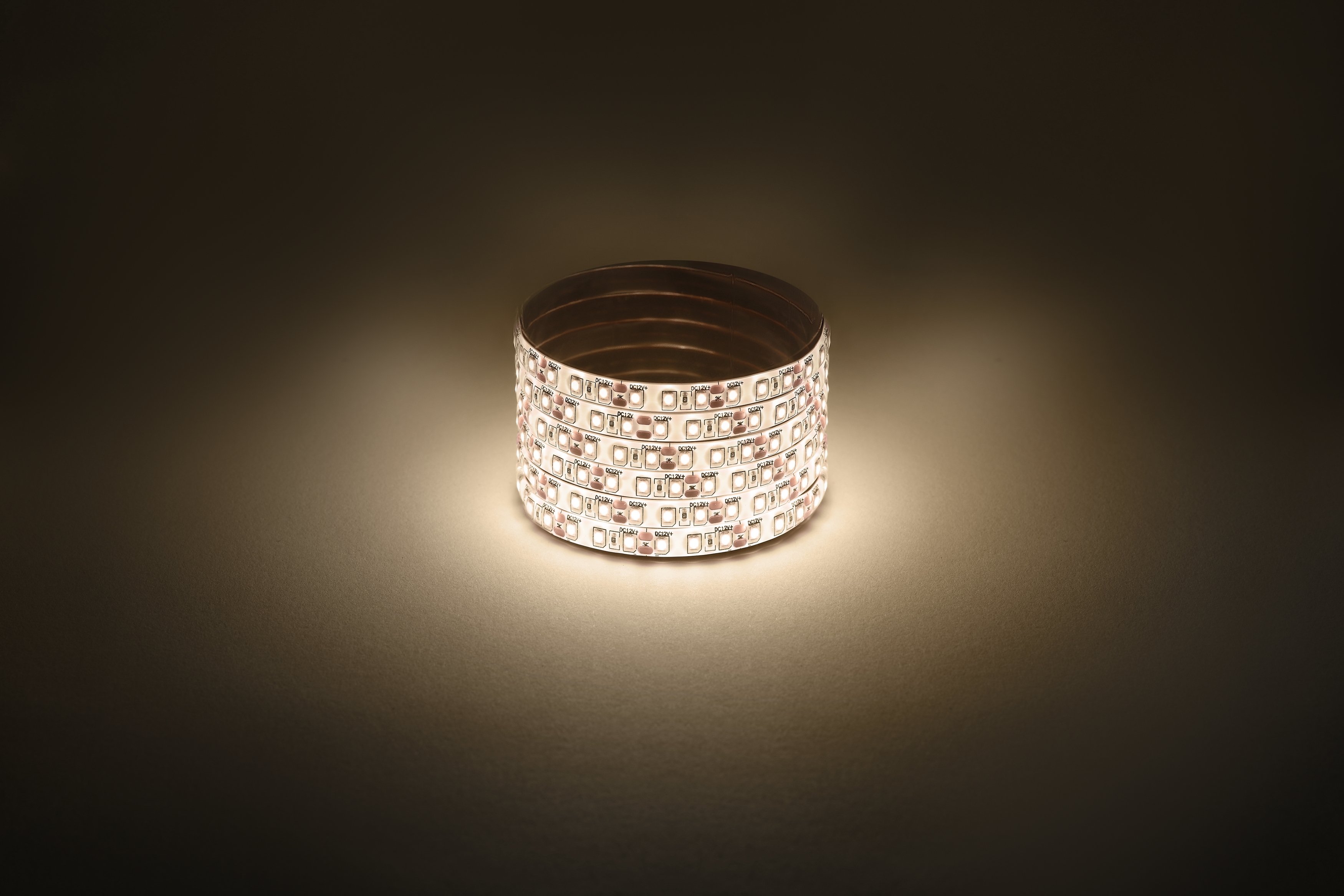 

Лента светодиодная LS2835 120LED-IP65-WW-eco-5m, 5 м, PLS 2835, 120 шт./9.6 Вт на метр, 12V, 3000 K, теплый белый, IP65 Эра (Б0035600), LS2835 120LED-IP65-WW-eco-5m