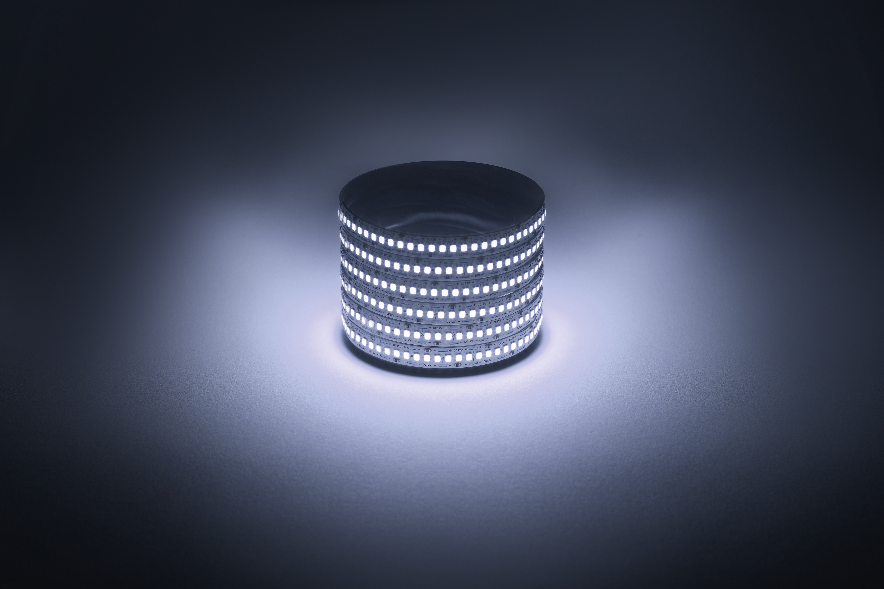 

Лента светодиодная LS2835 -19,2-240-12-6500K-IP20-1 year-5m, 5 м, PLS 2835, 240 шт./19.2 Вт на метр, 12V, 6500 K, холодный белый, IP20 Эра (Б0059908), LS2835 -19,2-240-12-6500K-IP20-1 year-5m