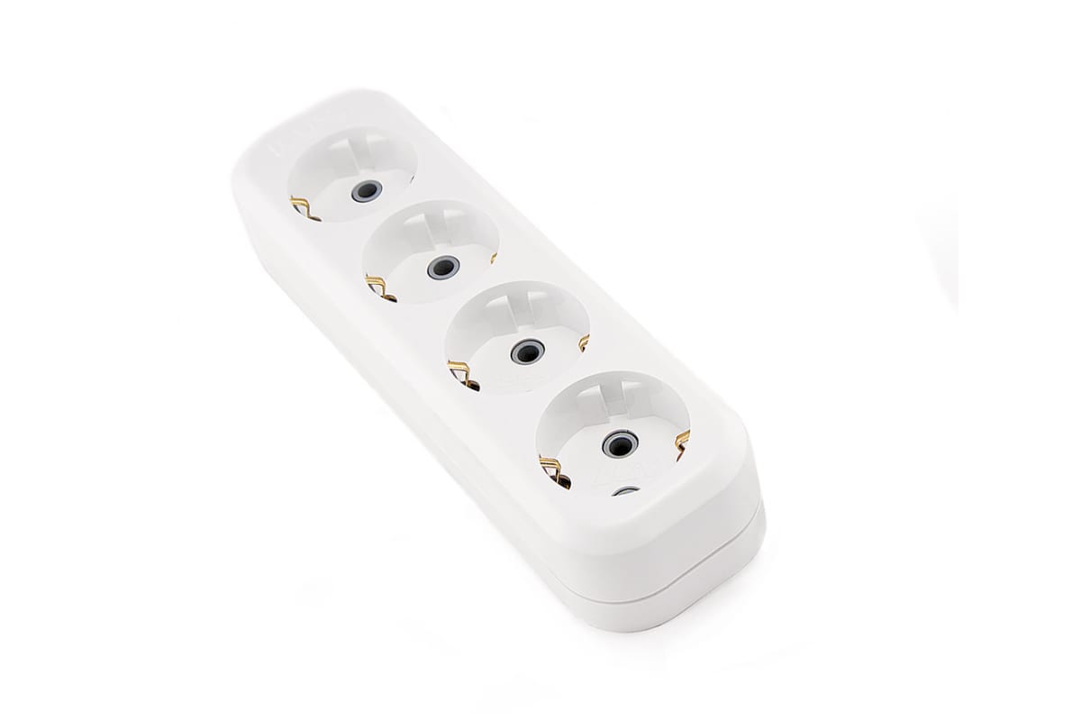

Колодка удлинителя LUX У4-Е 4-розетки, 16А, с/з, белый (4606400416616), У4-Е