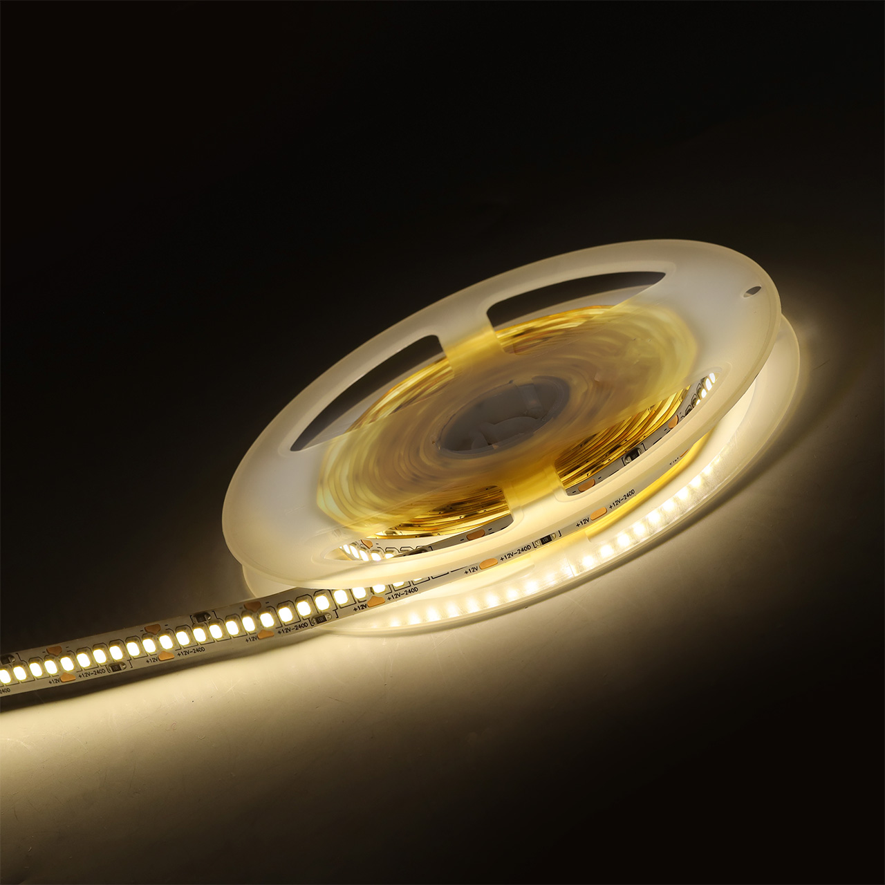 

Лента светодиодная, 5 м, SMD 2835, 240 шт./21.6 Вт на метр, 12V, 4000 K, белый, IP20 Smartbuy (SBL-IP20-21-6-4000K)