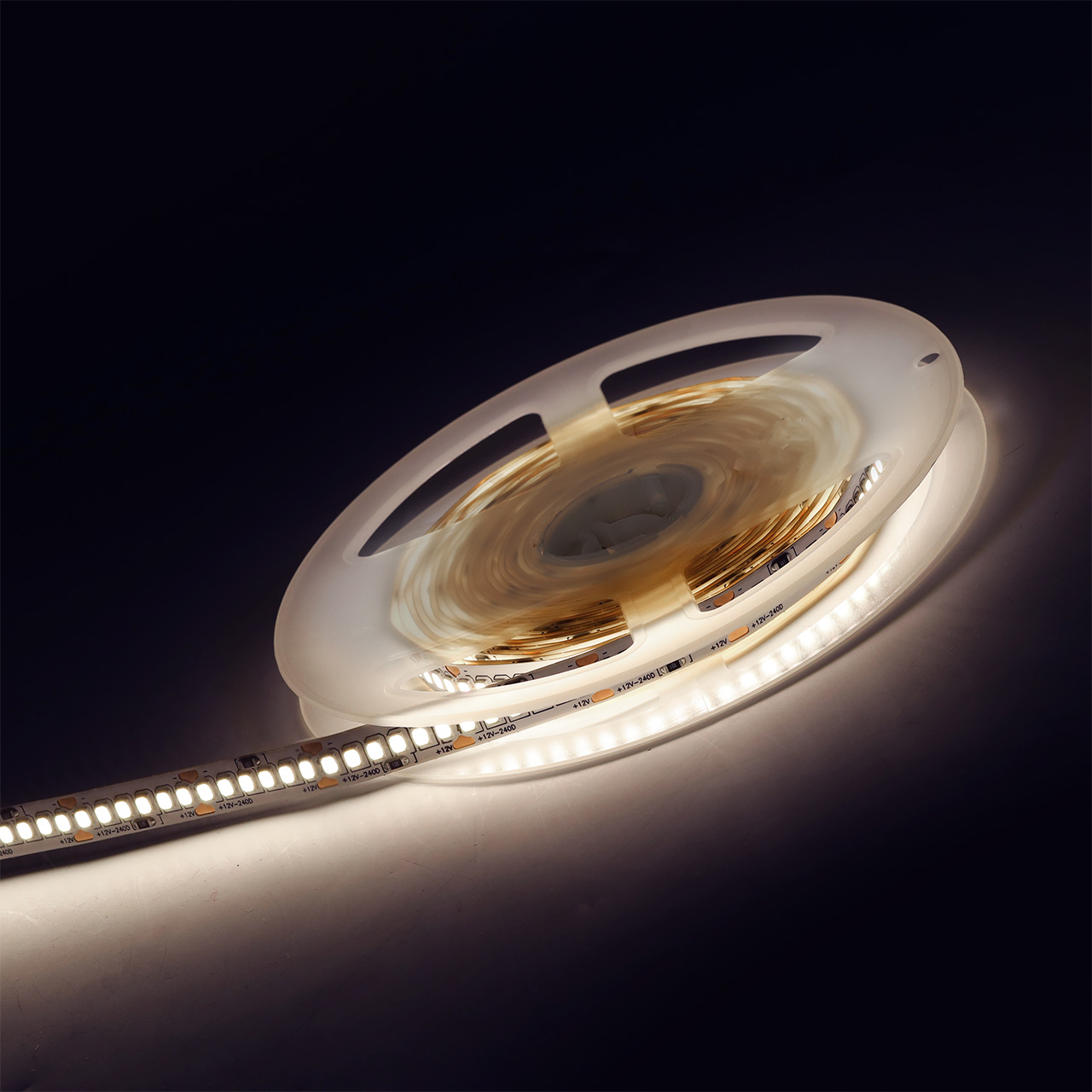 

Лента светодиодная, 5 м, SMD 2835, 240 шт./21.6 Вт на метр, 12V, 6500 K, белый, IP20 Smartbuy (SBL-IP20-21-6-6500K)