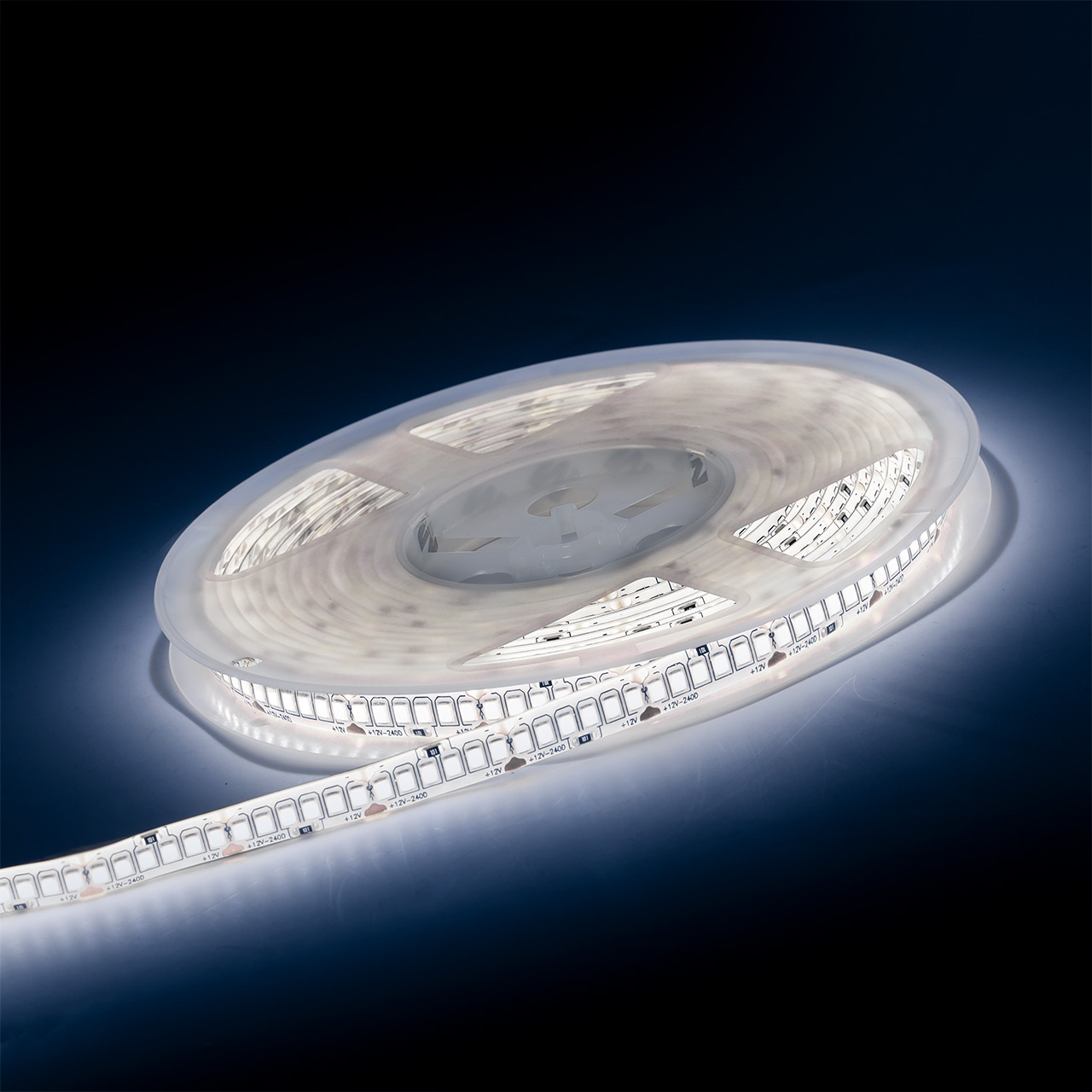 

Лента светодиодная, 5 м, SMD 2835, 240 шт./21.6 Вт на метр, 12V, 6500 K, белый, IP65 Smartbuy (SBL-IP65-21-6-6500K)