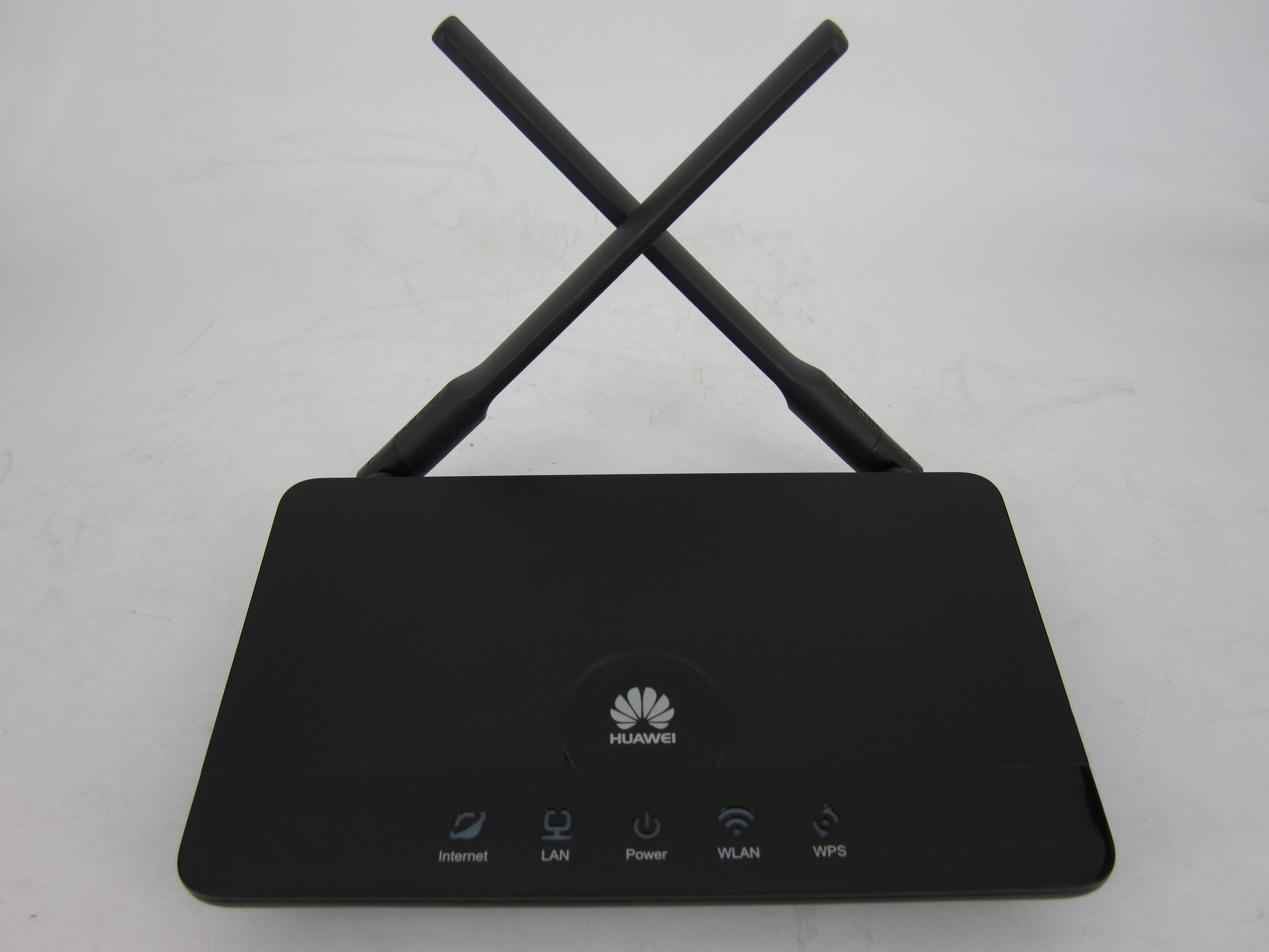 Маршрутизатор Huawei WS330 4-порта 10/ 100Mbit/ s, WiFi 802.11n 300Mbps, Sm...