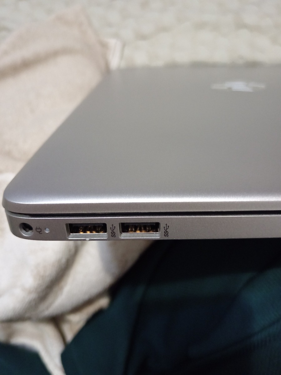 Ноутбук HP 15s-fq5317tu 15.6" 1920x1080, Intel Core i5 1235U 1.3 ГГц, 8Gb RAM, 512Gb SSD, W11, серебристый (9A8U7PA) б/у, трещина на корпусе, замятие пластика, плохая упаковка
