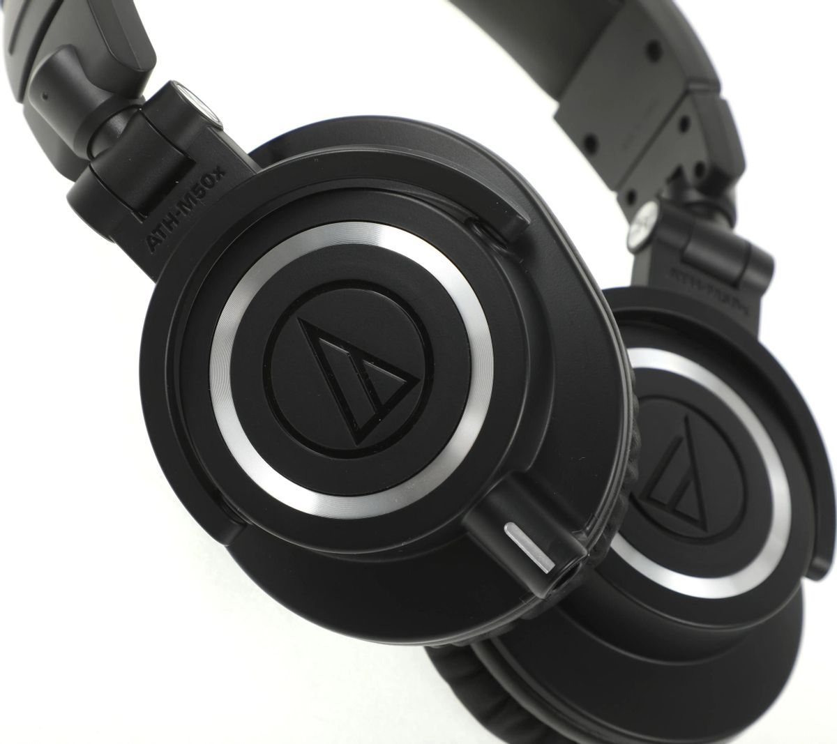 Проводные наушники Audio-Technica ATH-M50x, черный (15117007