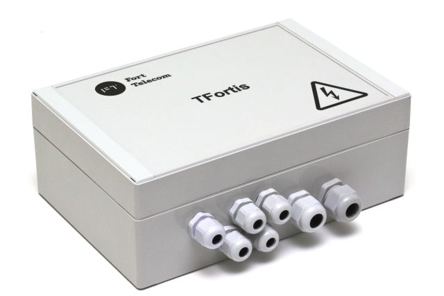 

Коммутатор TFortis PSW-1G4F, уличный, управляемый, 6-портов для подключения 4-камер, PSW-1G4F