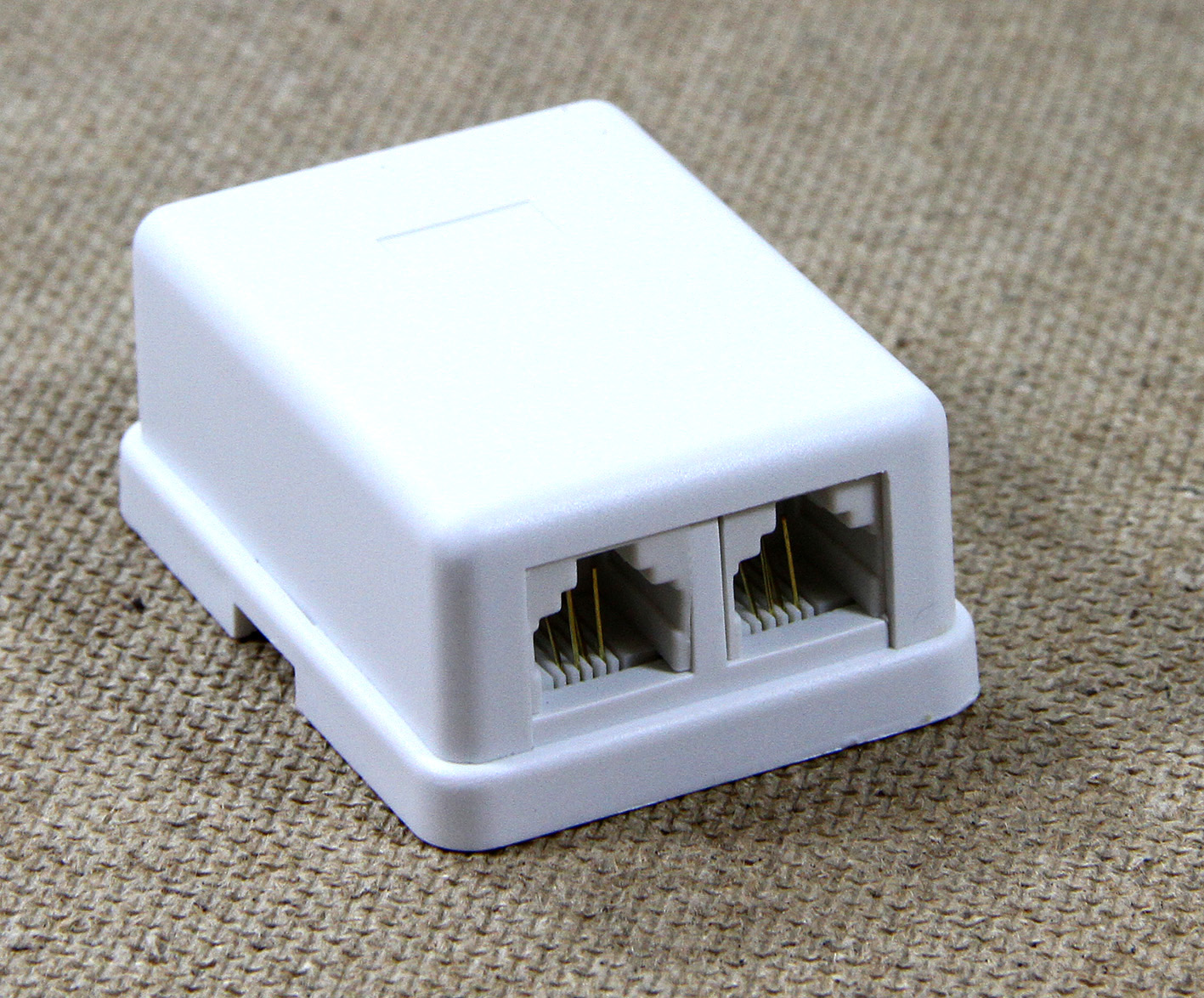 

Розетка RJ-12+RJ-12 открытый монтаж категория 3, белый, Telecom (TC-SB-2-6P4C-C2-WH)