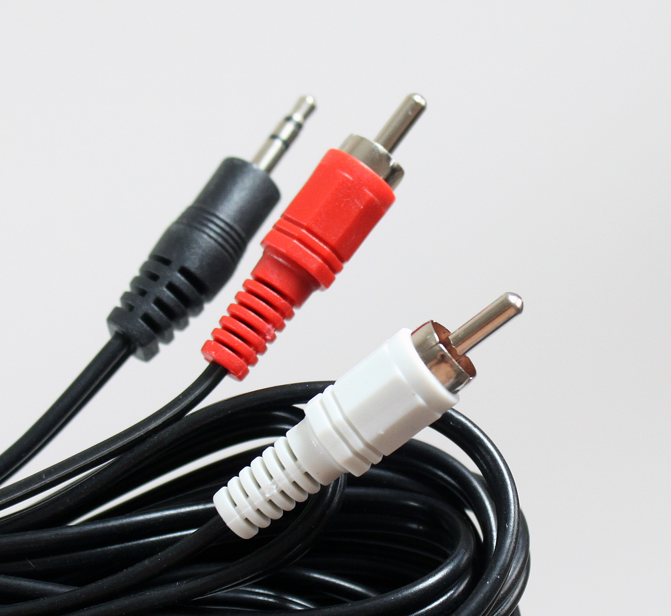 

Кабель соединительный VCOM Jack 3.5-2xRCA(M), 5м, черный (VAV7183-5M)