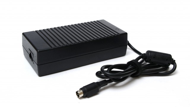 

Адаптер питания Pitatel для Fujitsu (Fujitsu-Siemens) 20V 8A (10.9x6.3 4 pin) (AD-079), AD-079