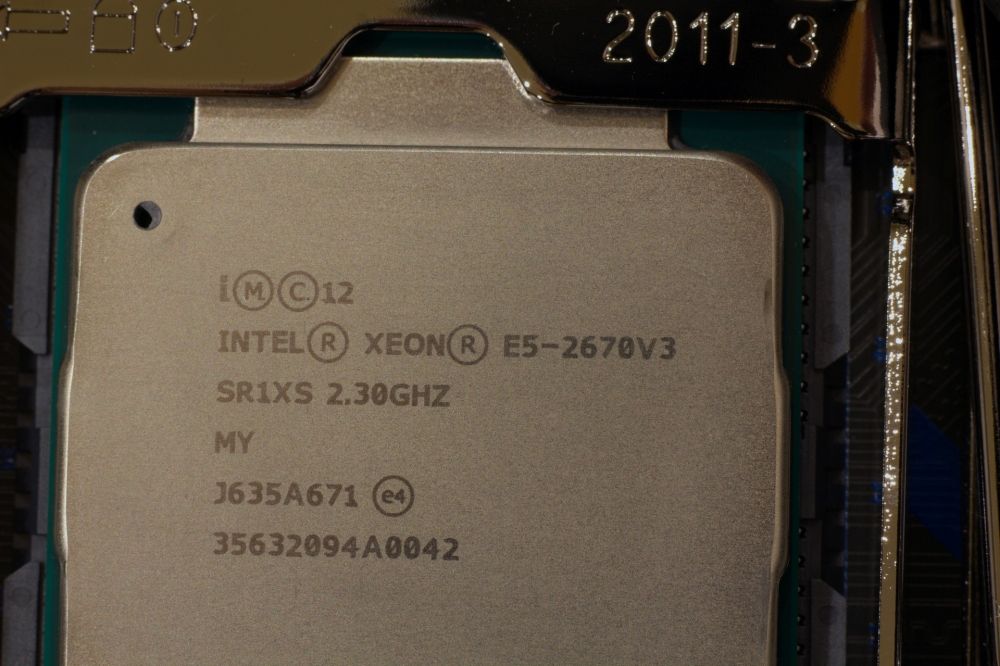 06-Huananzhi-xeon-e2e4.jpg