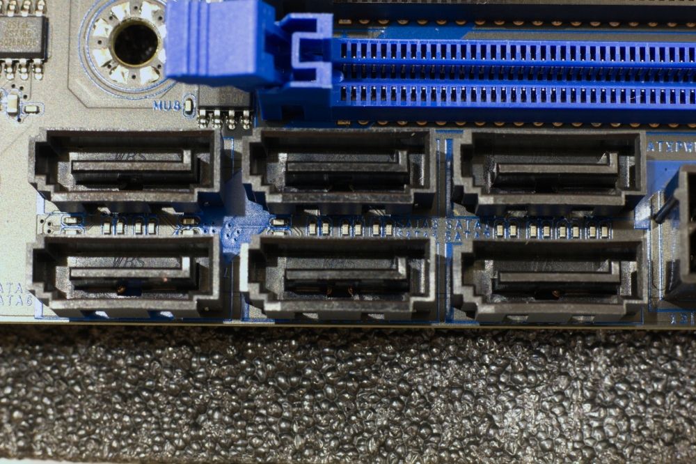 12-Huananzhi-xeon-e2e4.jpg