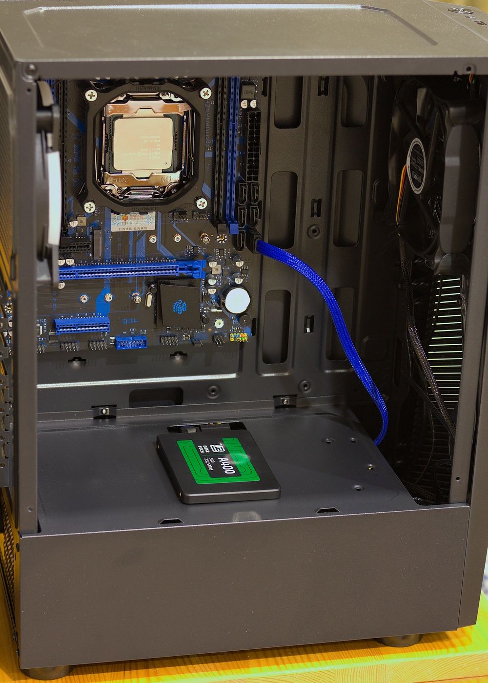 13-Huananzhi-xeon-e2e4.jpg