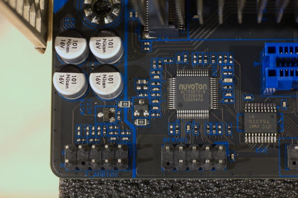 15-Huananzhi-xeon-e2e4.jpg