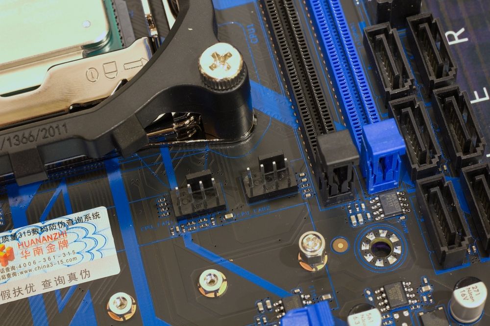 19-Huananzhi-xeon-e2e4.jpg