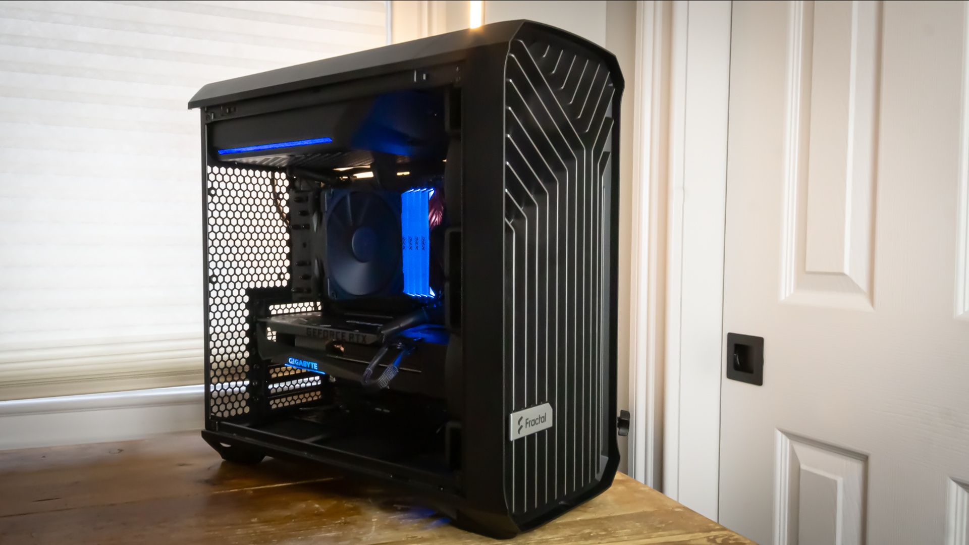 1-Fractal Design Torrent Compact.jpg
