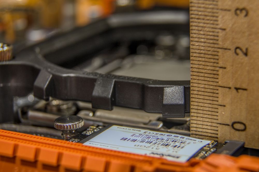 27-Huananzhi-xeon-e2e4.jpg