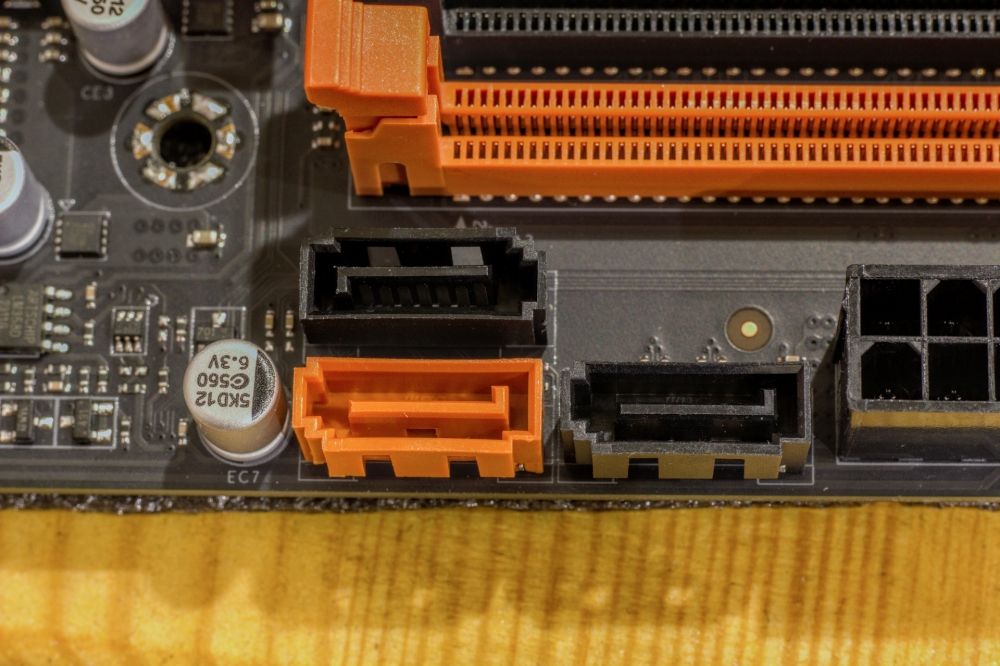 28-Huananzhi-xeon-e2e4.jpg