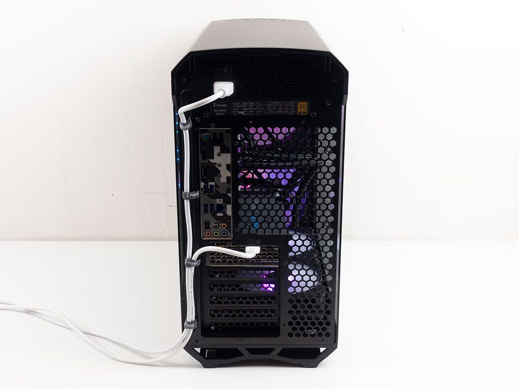 2-Fractal Design Torrent Compact.jpg