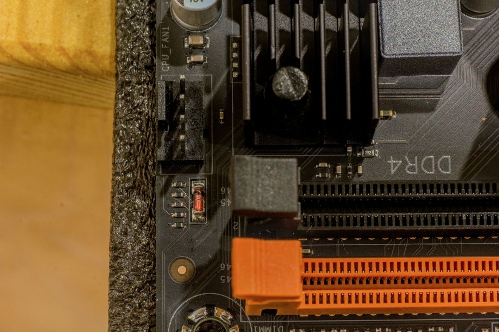 34-Huananzhi-xeon-e2e4.jpg