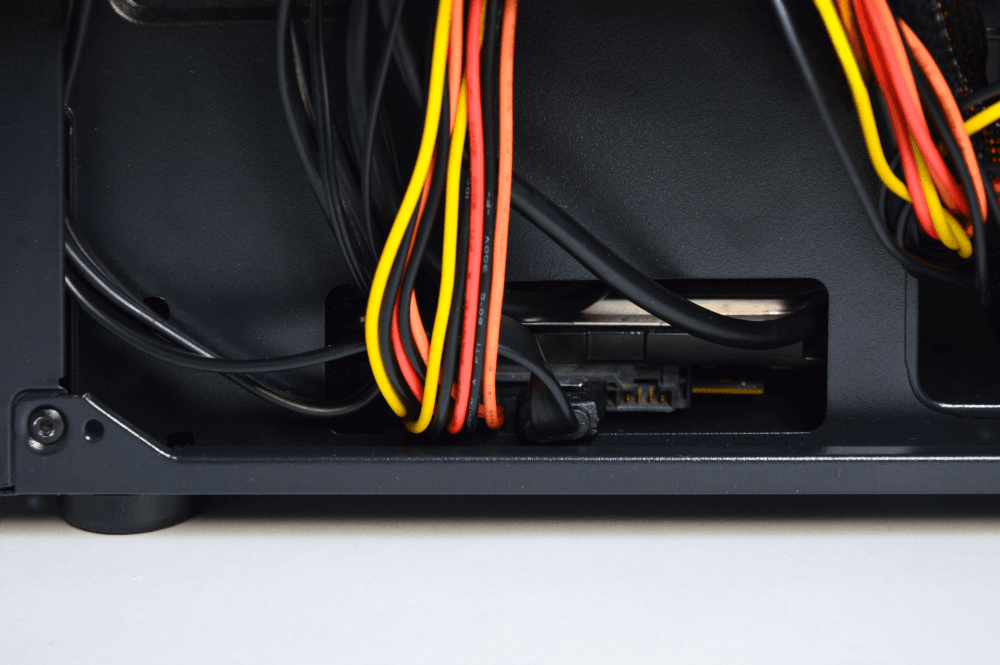 Фото проводов HDD (нужно убрать пальцы) копия.png