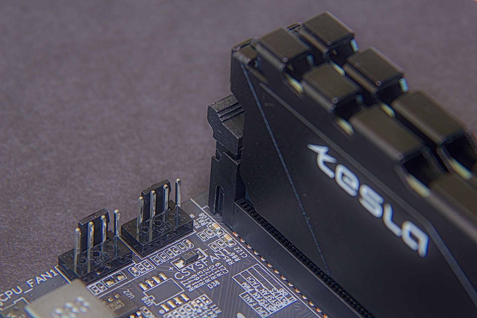 b550m-4pin-fan-01.jpg
