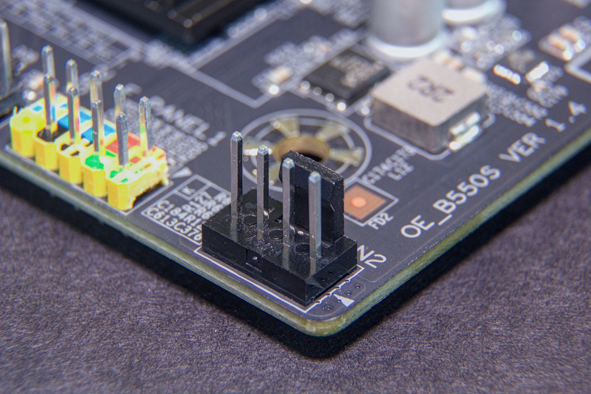 b550m-4pin-fan-02.jpg