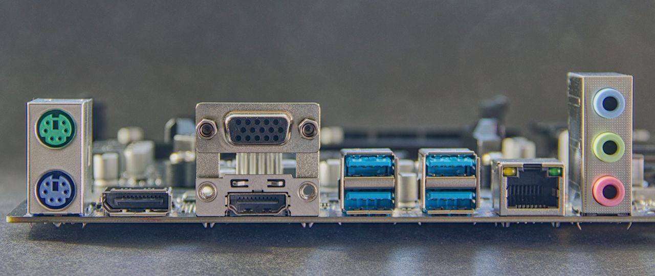 b550m-ports.jpg