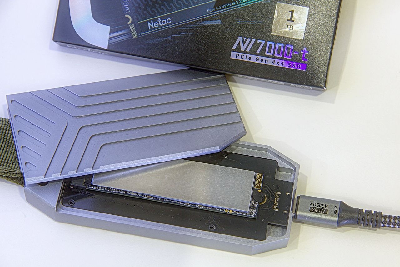 b550m-usb4-box.jpg