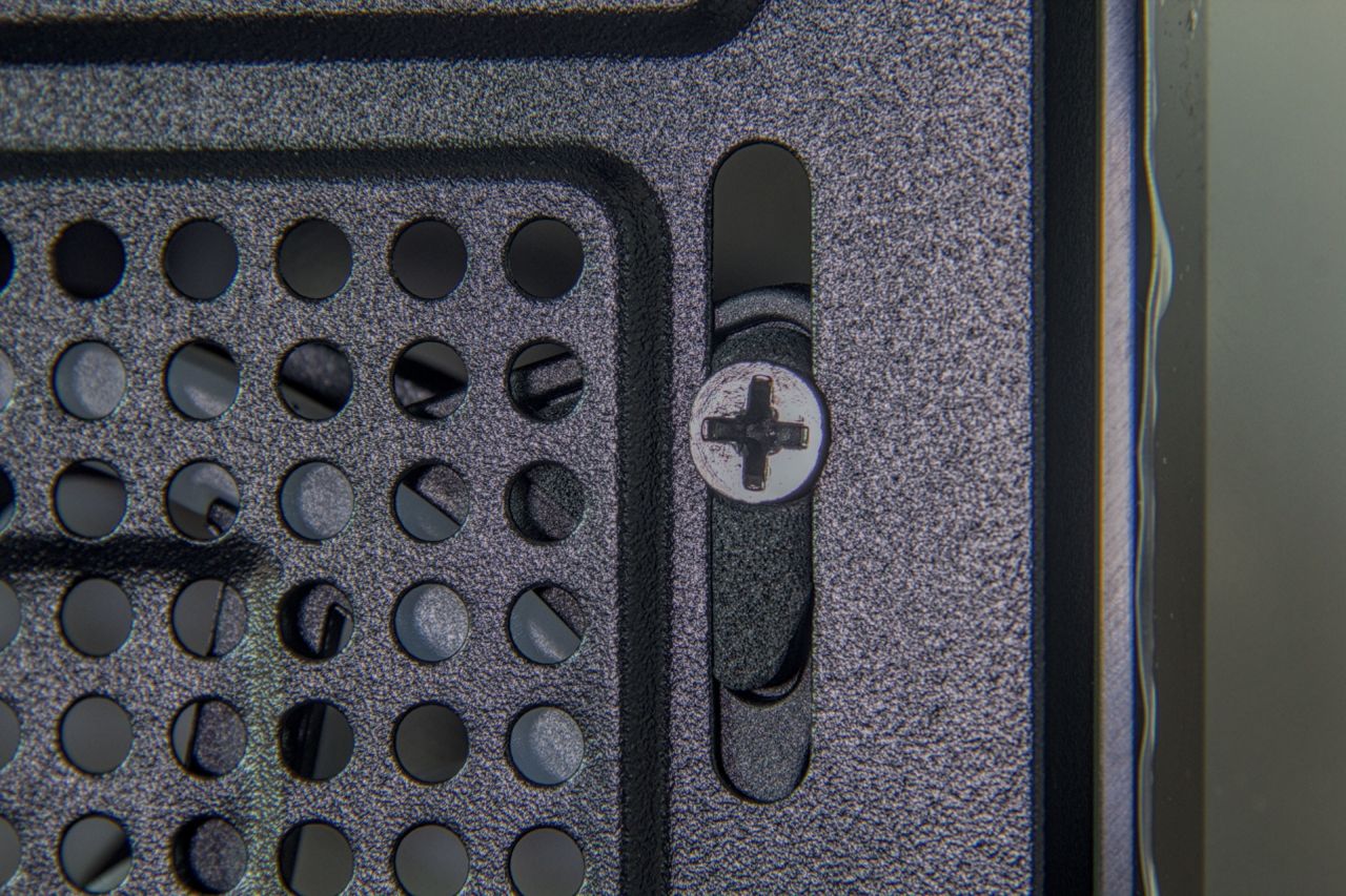 gfx06-back-fan-adjustment.jpg