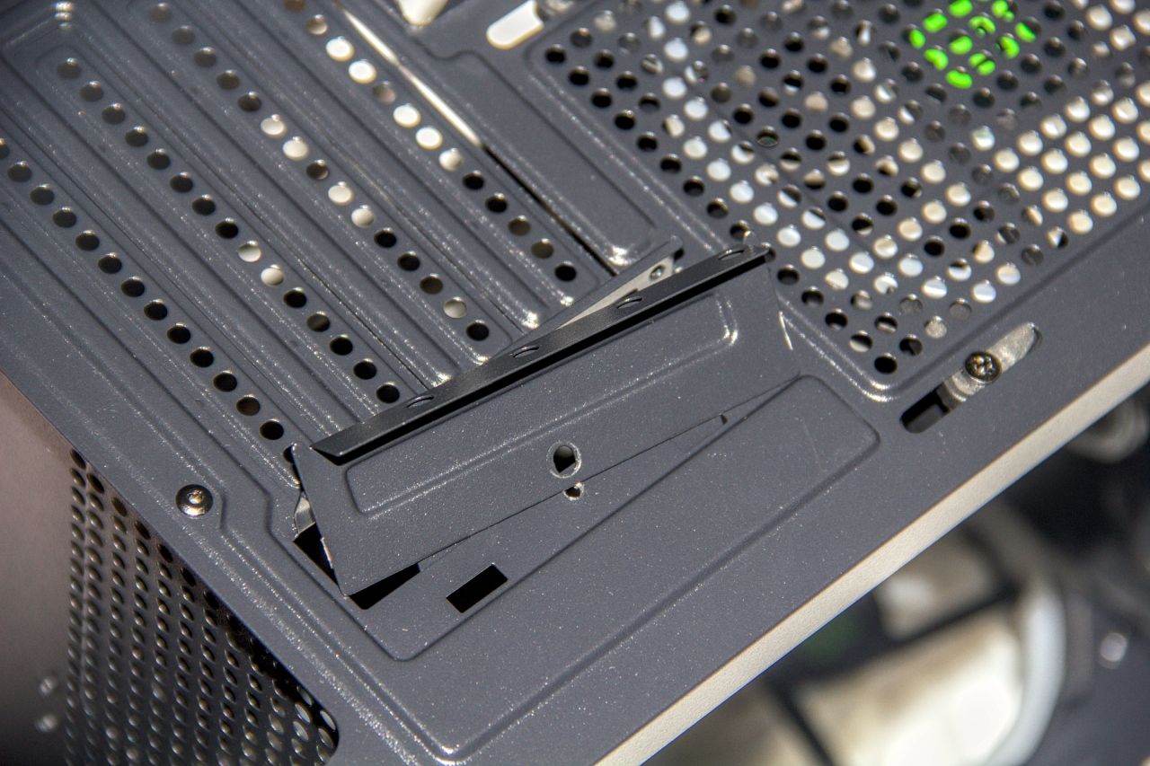 gfx06-back-pcie-holder.jpg