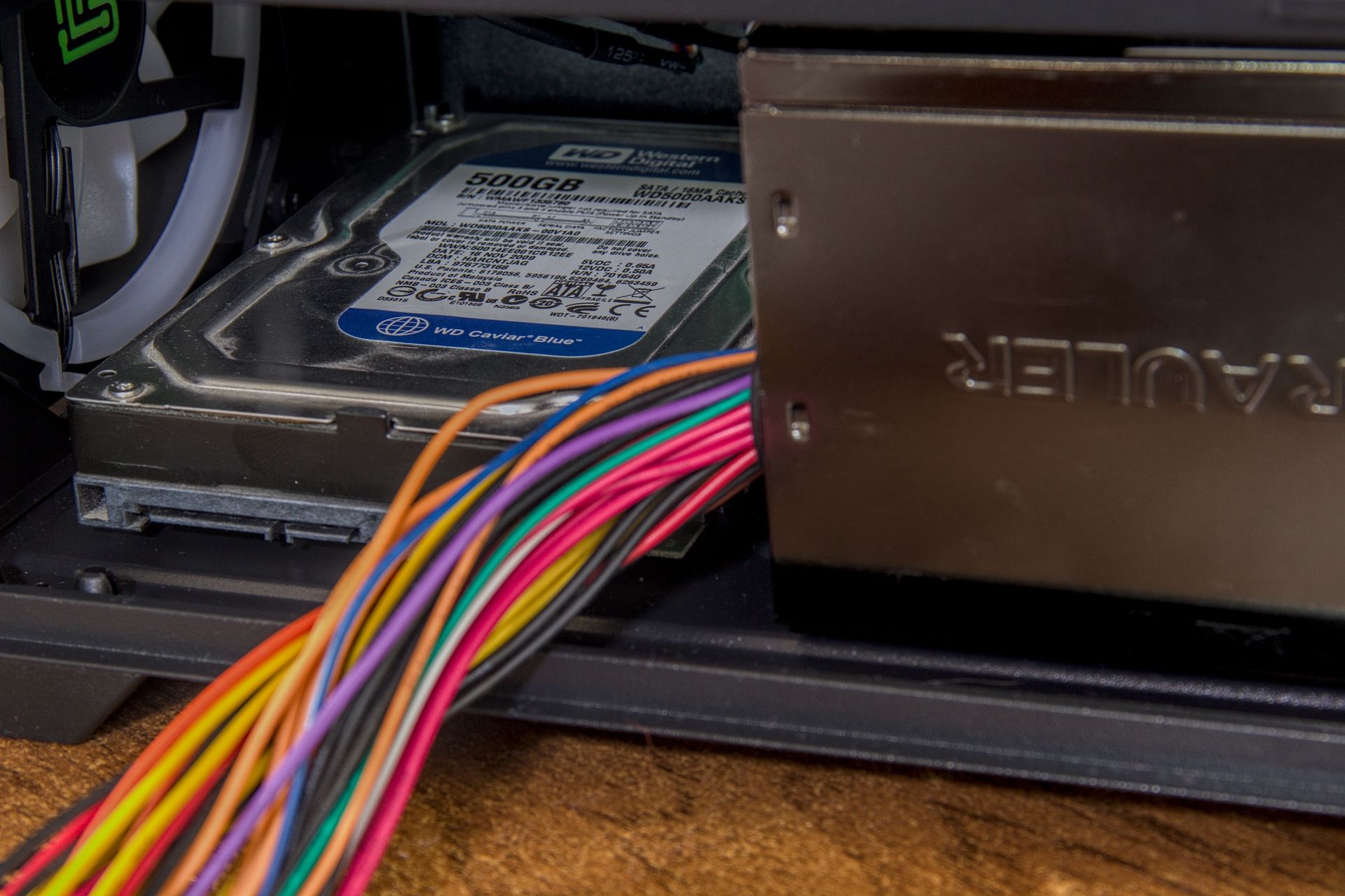 gfx06-hdd-cage-bottom-mount-01.jpg